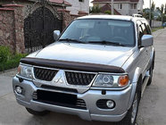 Mitsubishi Pajero Sport 1996–2007 Deflektor kapoty (SIM) fotografie 1