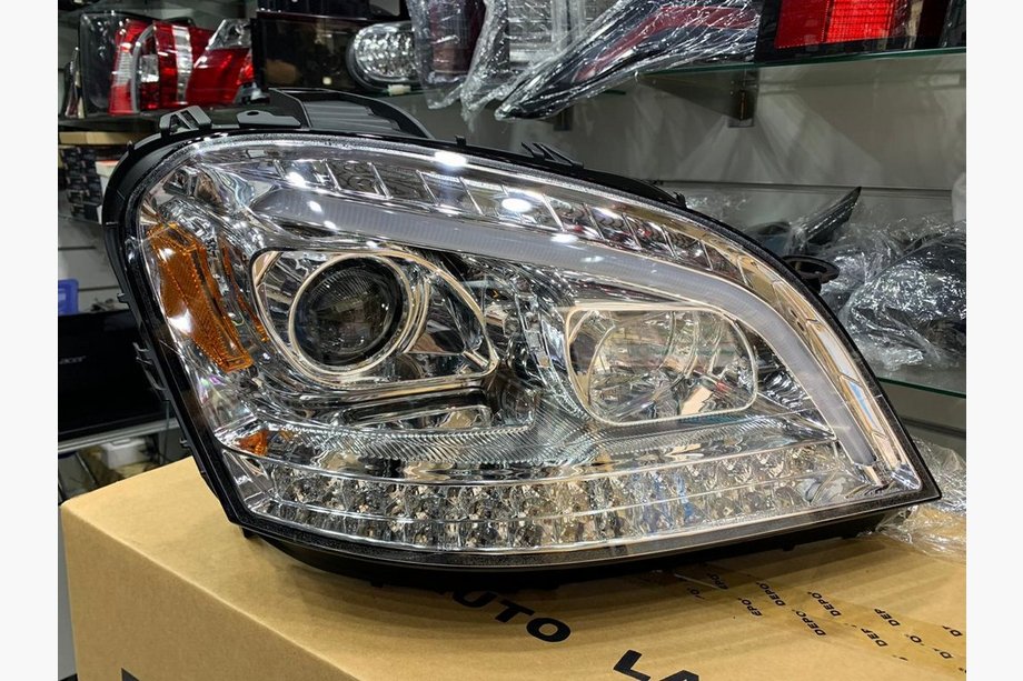 Mercedes ML W164 2005–2011 Přední světlomety (2005-2008, sada 2 ks, čiré) Fotografie 1