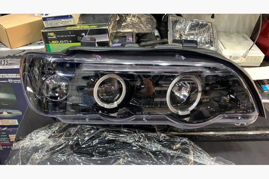 BMW X5 E53 1999–2006 Přední světlomety (2 ks, kouřové) Image