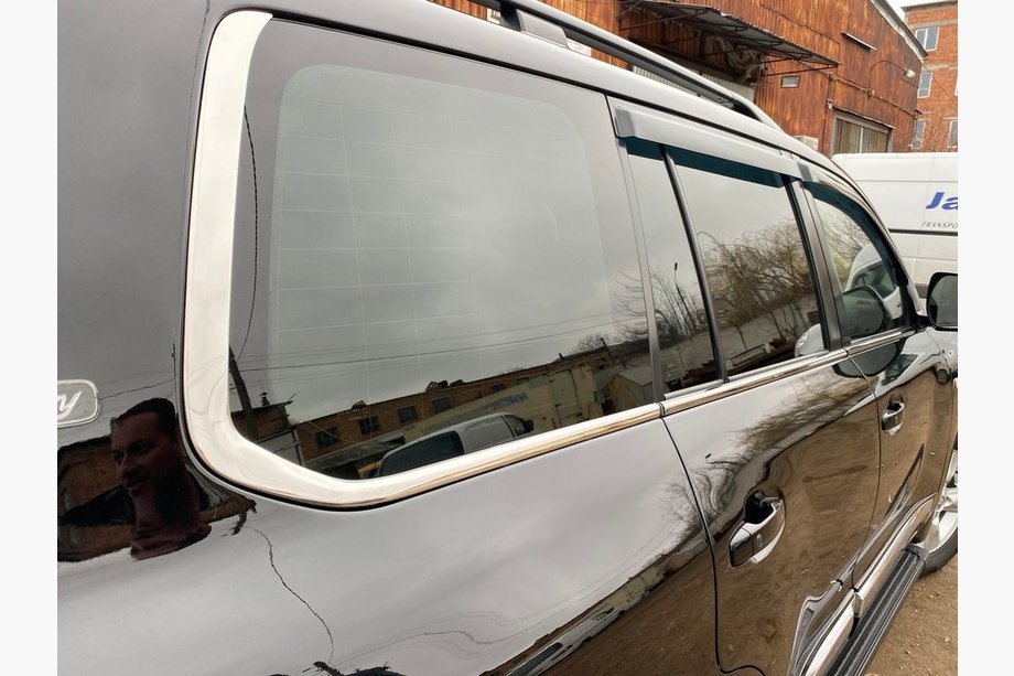 Toyota Land Cruiser 200 2007–2021 Lišty rohů zadního okna (2 ks, nerez) Image