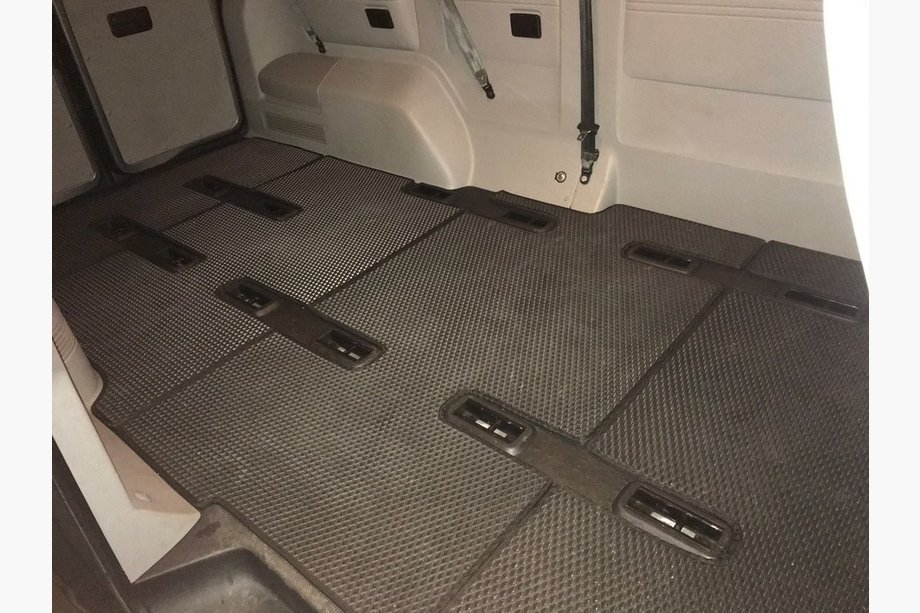Volkswagen T5 2010–2015 EVA autokoberce V1 (dlouhý rozvor, kompletní sada do interiéru, černé) Image