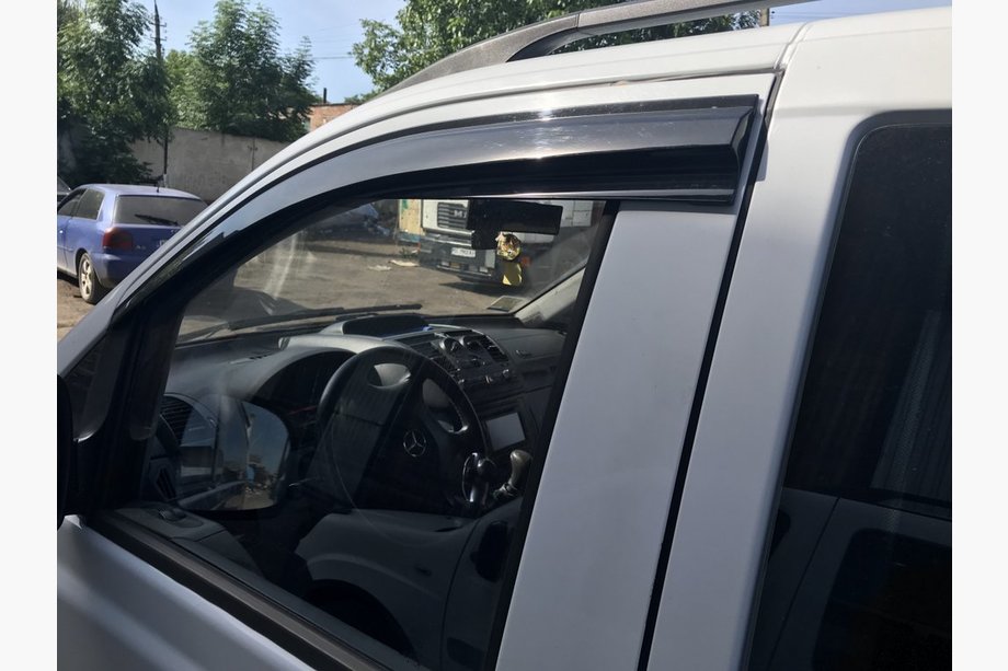 Mercedes Viano 2004–2014 Deflektory oken (2 ks, Sunplex Sport) Fotografie 1