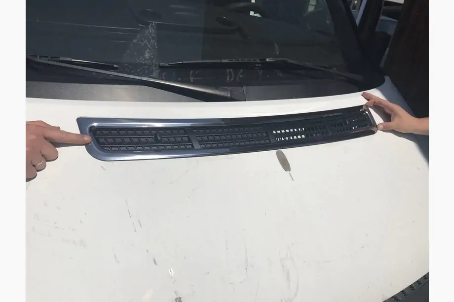 Ford Transit 2000–2014 Chromová lišta na kapotu (nerez) Image