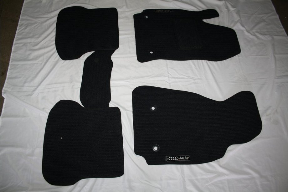 Audi 80/90 1987–1996 Textilní autokoberce do interiéru (Corona) Image