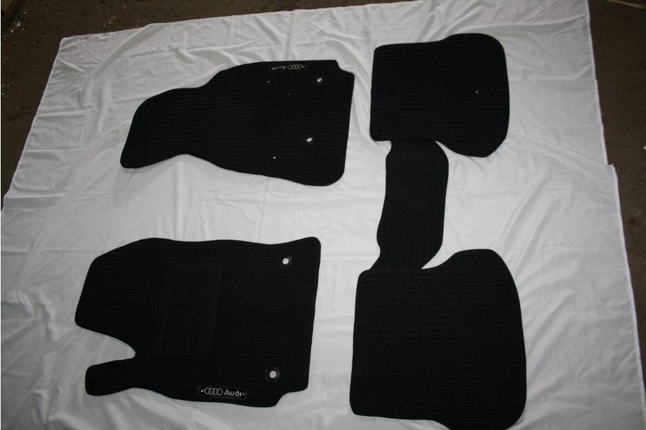 Audi Q7 2005–2015 Textilní autokoberce do interiéru (Corona) Image