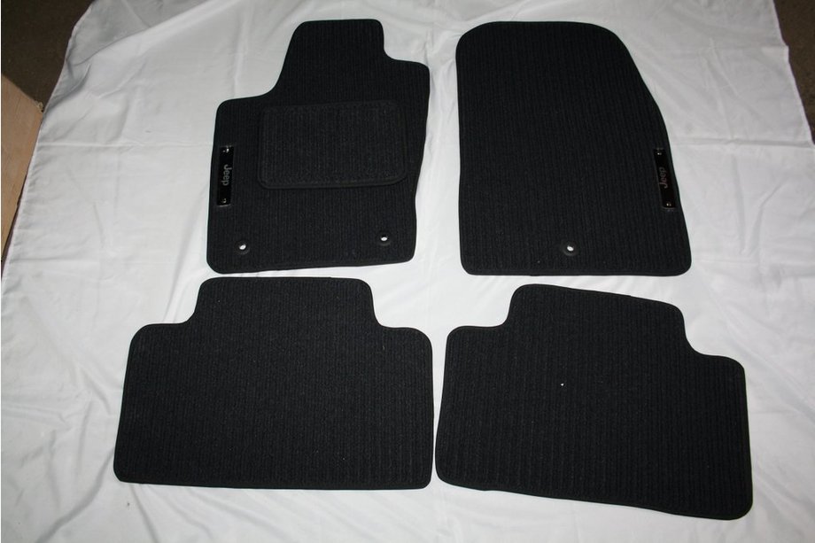 Jeep Grand Cherokee WJ 1999–2004 Textilní autokoberce do interiéru (Corona) Image