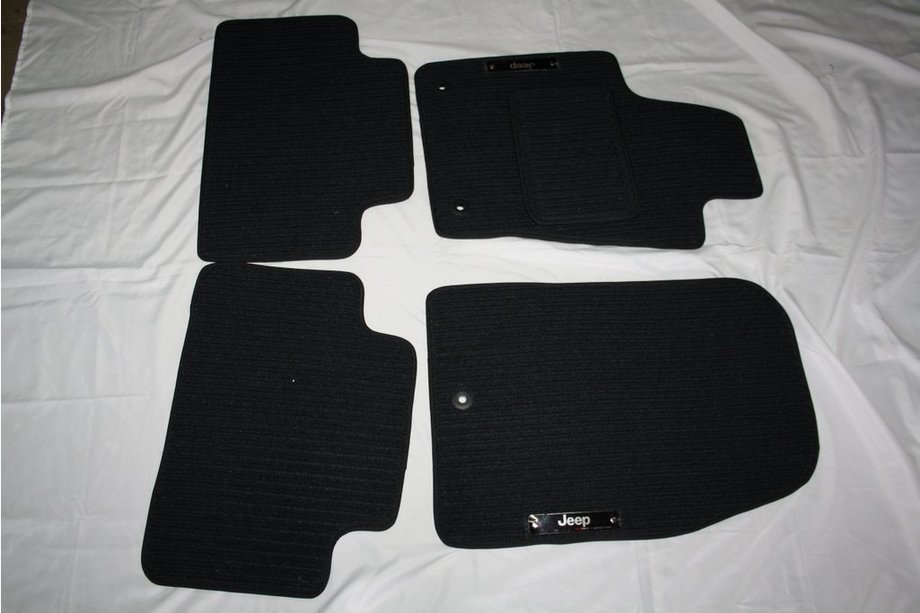 Jeep Grand Cherokee WK 2004–2010 Textilní autokoberce do interiéru (Corona) Image