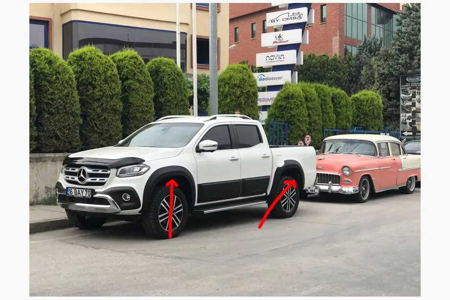 Mercedes X-Class 2017–2020 Rozšiřující lemy blatníků (k lakování) Image