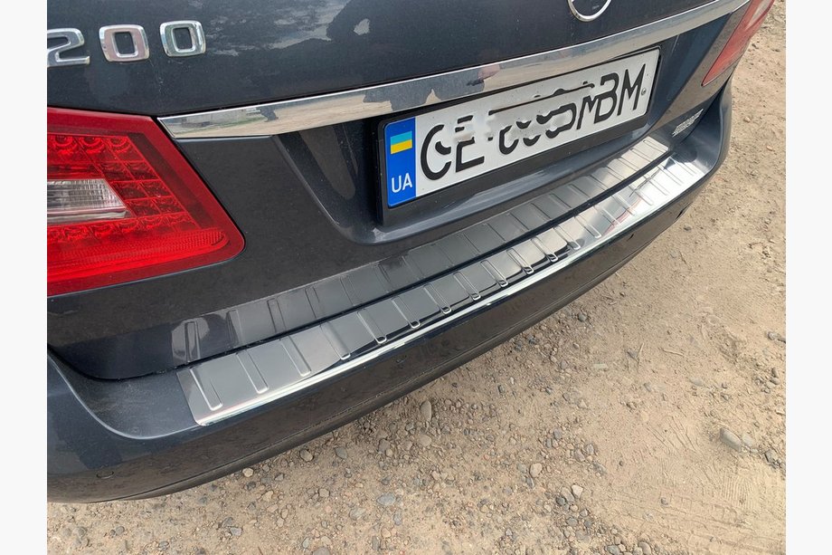 Mercedes E-Class W212 2009–2016 Nerezová lišta na zadní nárazník Carmos (SW) Image