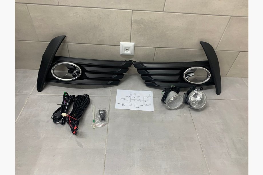 Toyota Corolla 2013–2019 Mlhovky 2017-2019 (halogenové) Image