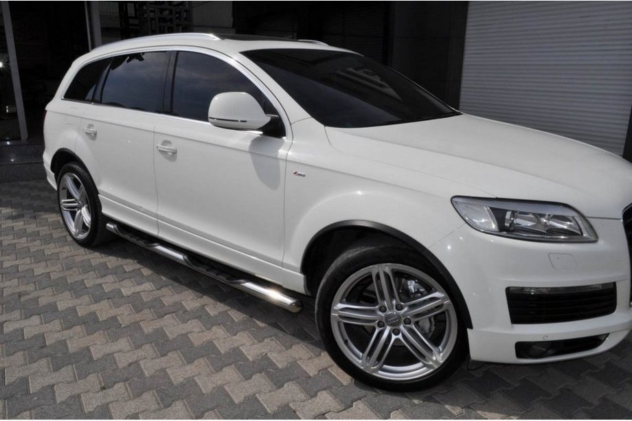 Audi Q7 2005–2015 Boční nášlapy – nerezové trubky (2 ks) Image