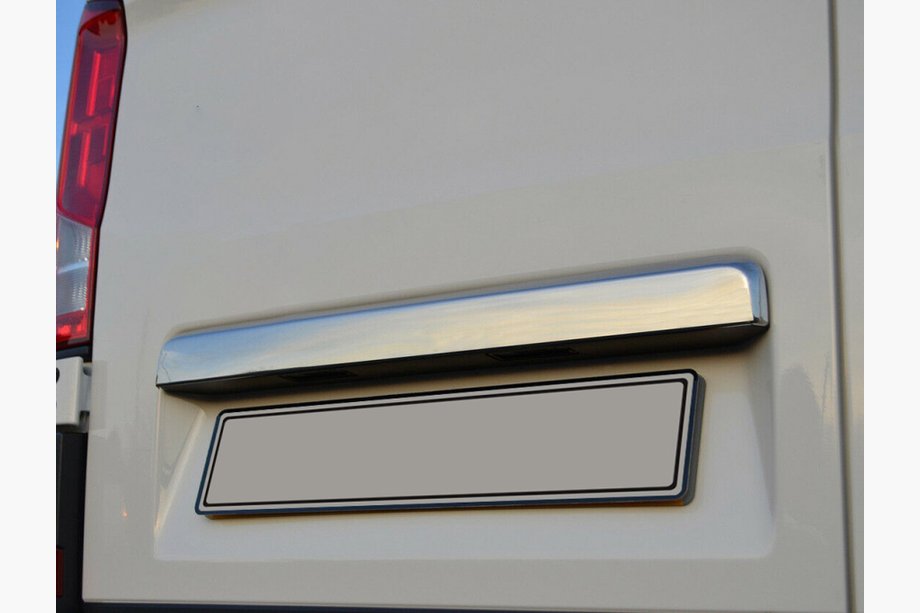 Volkswagen Crafter 2016– Lišta nad SPZ (bez kamery, nerez) Carmos - turecká ocel Image