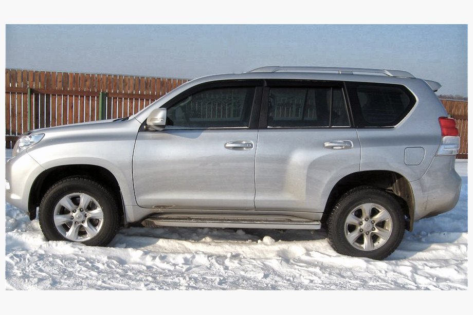 Toyota Land Cruiser Prado 150 2009–2023 Střešní podélníky – originální design (šedé, 2 ks) Fotografie 4