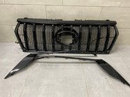 Toyota Land Cruiser Prado 150 2009–2023 Maska chladiče 2017↗ LED (Zeus Black, s Black obočím) fotografie 2