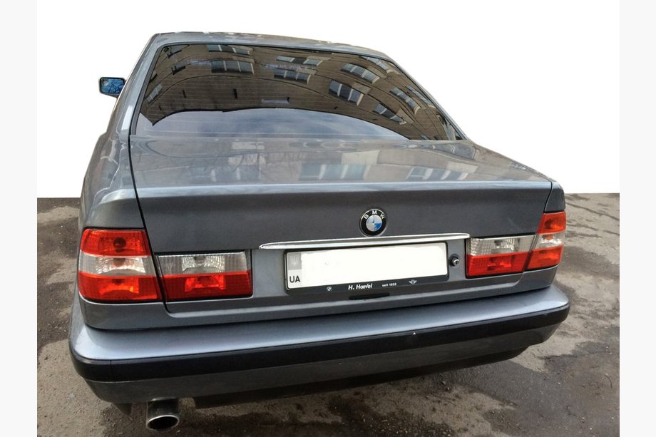 BMW řady 5 E34 1988–1995 Chromová lišta nad SPZ (nerez) Image