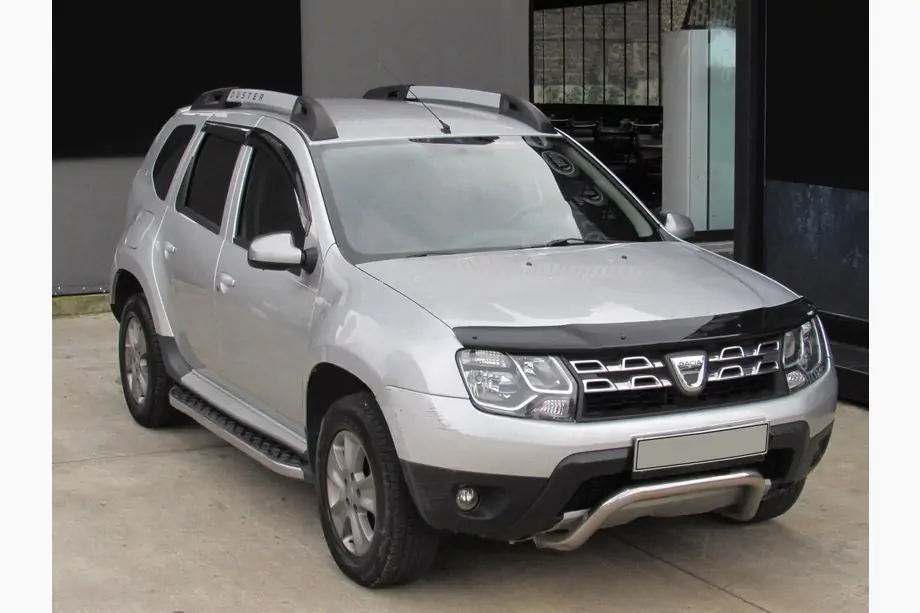 Dacia Duster 2008–2018 Deflektor kapoty EuroCap Fotografie 1