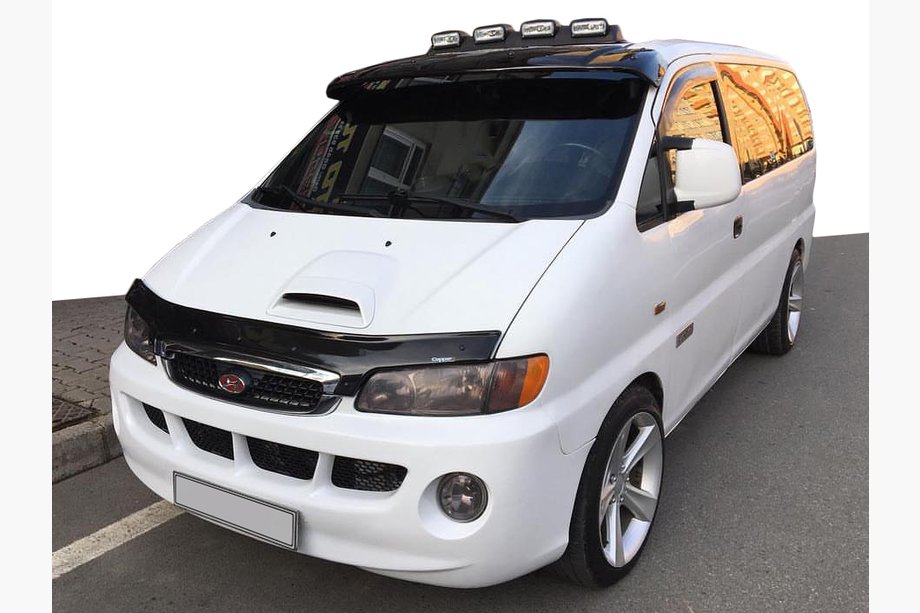 Hyundai H200, H1, Starex 1998–2007 Sluneční kšilt na čelní sklo (černý lesk, 5 mm) Image