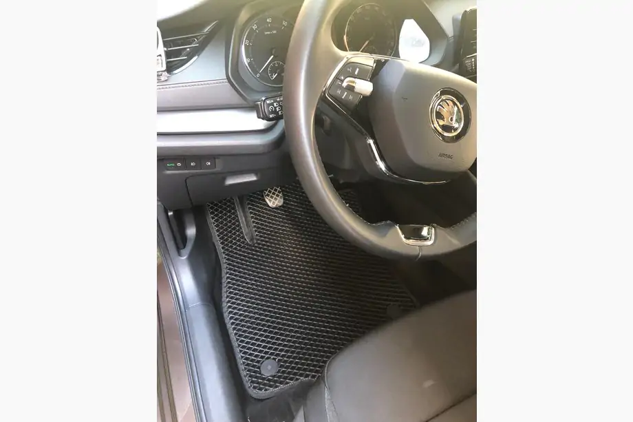 Skoda Octavia IV A8 2020– EVA autokoberce (černé) Fotografie 1
