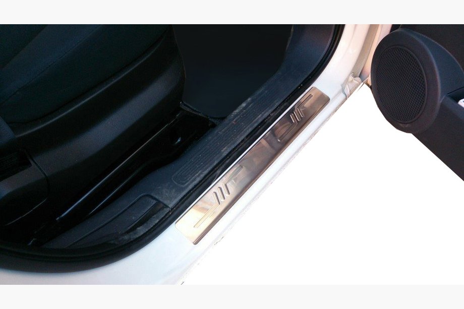 Fiat Fiorino/Qubo 2008–2024 Nerezové kryty prahů OmsaLine (2 ks) Image