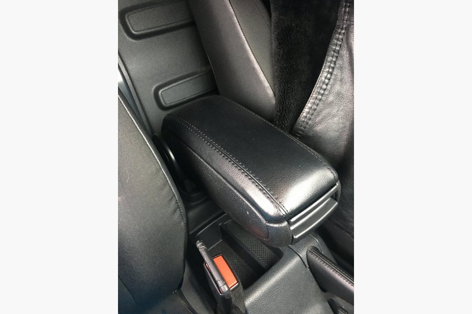 Volkswagen Caddy 2010–2015 Loketní opěrka V1 (do držáku na nápoje) Image