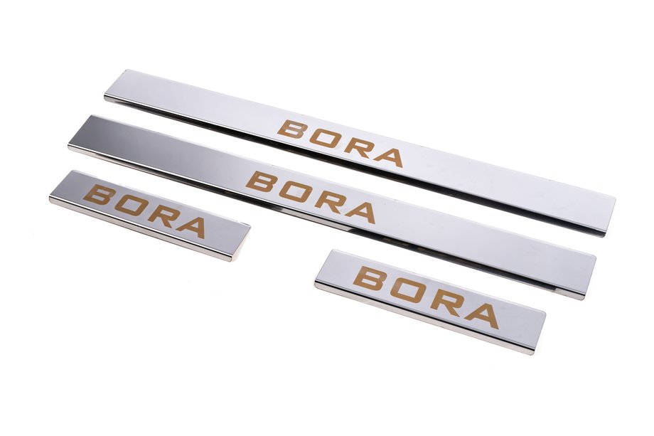 Volkswagen Bora 1998–2004 Nerezové kryty prahů Carmos (4 ks) Image
