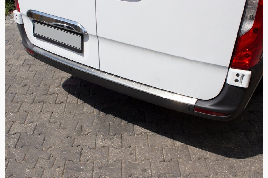 Mercedes Sprinter W907/W910 2018– Nerezové lišty na zadní nárazník OmsaLine (nerez) Image