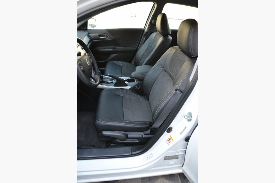 Honda Accord IX 2013–2017 Autopotahy Alcantara / koženka Image