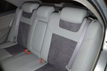 Toyota Camry 2006–2011 Autopotahy (koženka – náhrada Alcantary, Elite) fotografie 5