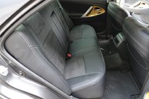 Toyota Camry 2006–2011 Autopotahy (koženka – náhrada Alcantary, Elite) fotografie 3