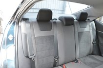 Toyota Corolla 2013–2019 Autopotahy Elite (koženka + imitace Alcantary) fotografie 3