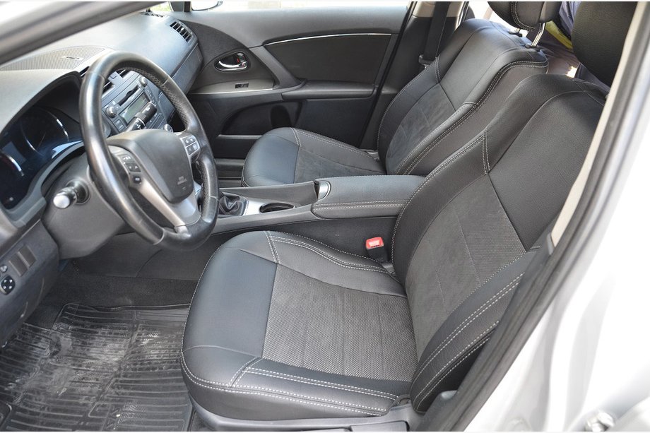 Toyota Avensis 2009–2018 Autopotahy (koženka↗ náhrada Alcantary) Image