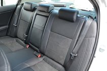 Toyota Avensis 2009–2018 Autopotahy (koženka↗ náhrada Alcantary) fotografie 4