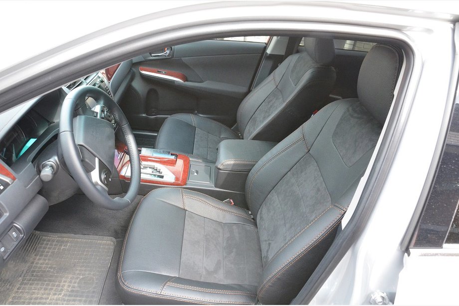 Toyota Camry 2011–2017 Autopotahy (koženka – náhrada alcantary, Elite) Image