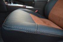 Toyota Camry 2011–2017 Autopotahy (koženka – náhrada alcantary, Elite) fotografie 7