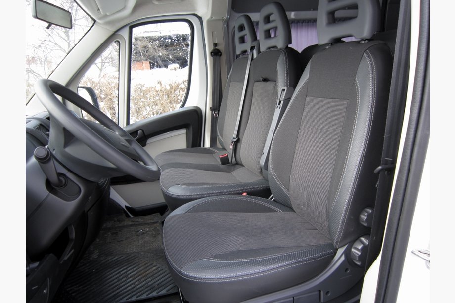 Renault Trafic 2015– Autopotahy (textil + koženka, Premium) Přední (2+1) Image