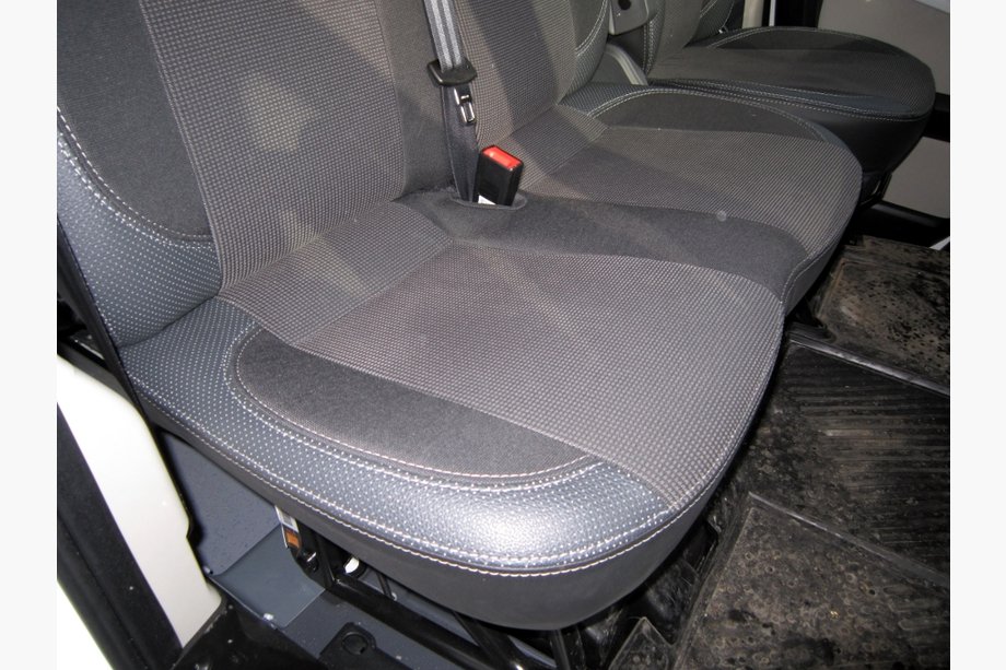 Nissan NV300/Primastar 2016– Autopotahy (textil + koženka, Premium) Přední (1+1) Fotografie 3