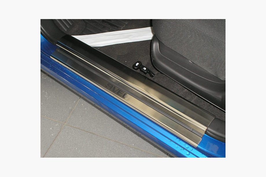 Chevrolet Aveo T250 2005–2011 Nerezové kryty prahů Nataniko 4 ks, Standard – páska Lohmann, 0,5 mm Image