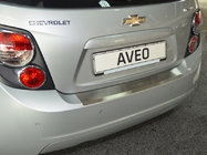 Chevrolet Aveo T300 2011–2020 Nerezová lišta na zadní nárazník s ohybem Nataniko fotografie 1