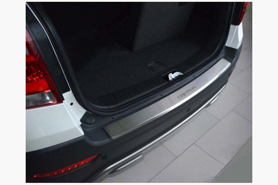Chevrolet Captiva 2006–2019 Nerezová ochranná lišta zadního nárazníku s ohybem НатаНика (2011+) Image