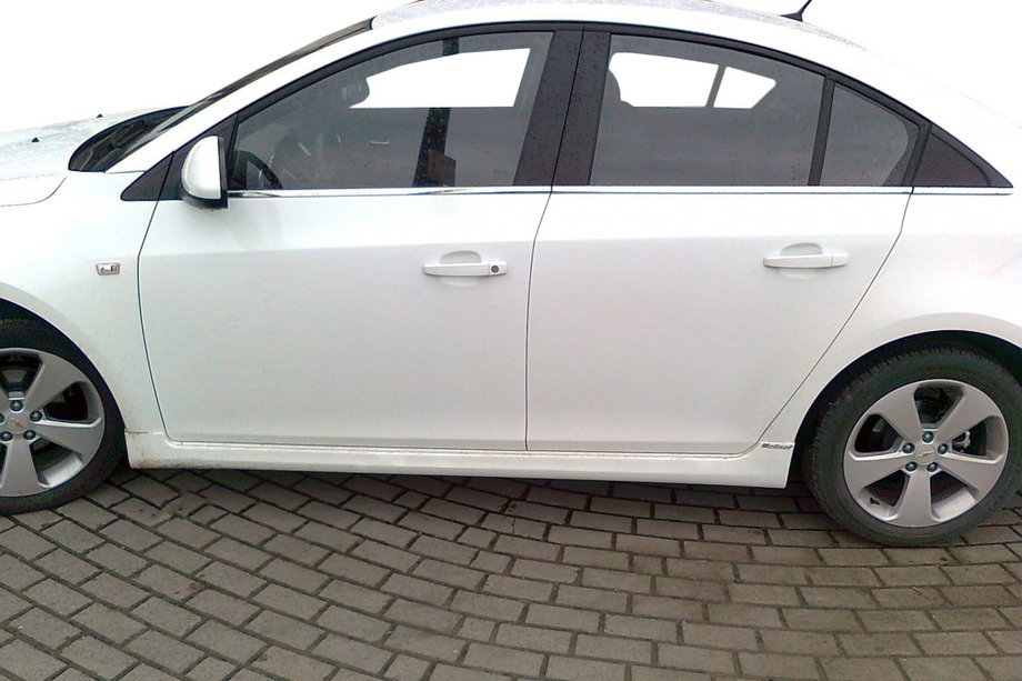 Chevrolet Cruze 2009–2015 Tuningové boční prahy SD (Meliset, k lakování) Image
