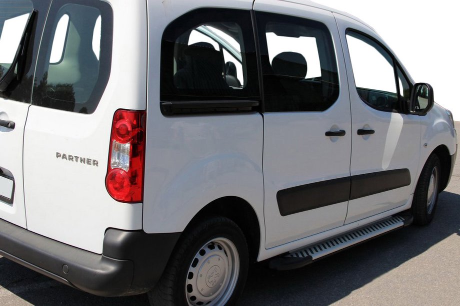Peugeot Partner Tepee 2008–2018 Boční nášlapy Line (2 ks, hliník) Image