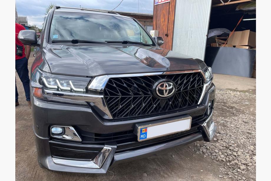 Toyota Land Cruiser 200 2007–2021 Sada bodykitu 2016↗ (TRD 2021) Bílá barva Image