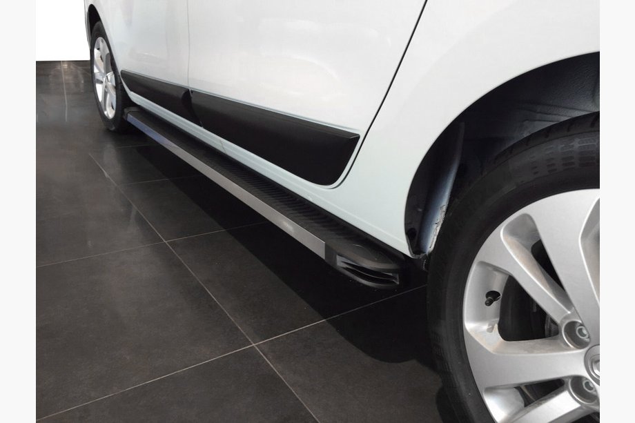 Volkswagen T5 Transporter 2003–2010 Boční nášlapy Maya V1 (2 ks, hliník) Dlouhý rozvor Image