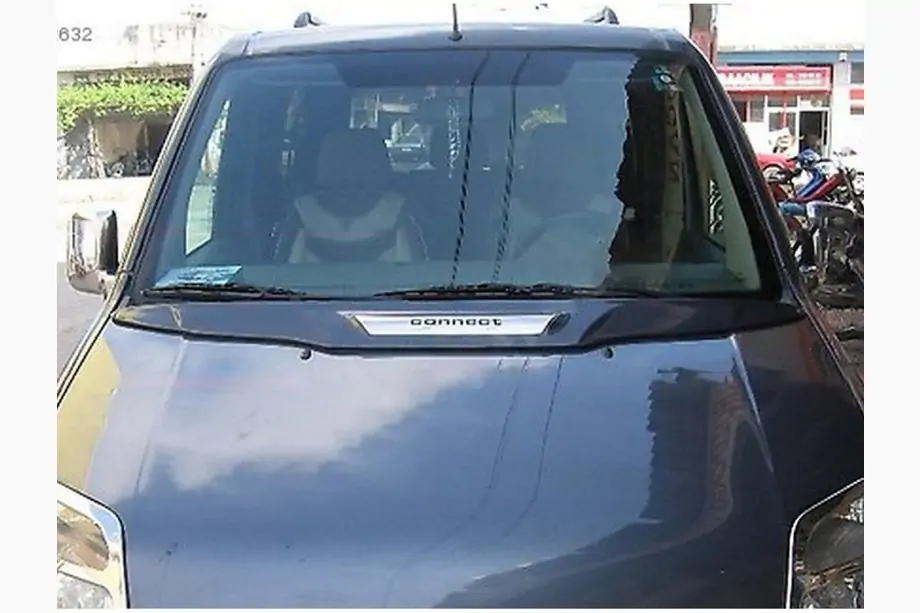 Ford Connect 2002–2006 Deflektor na kapotu (k lakování) Image