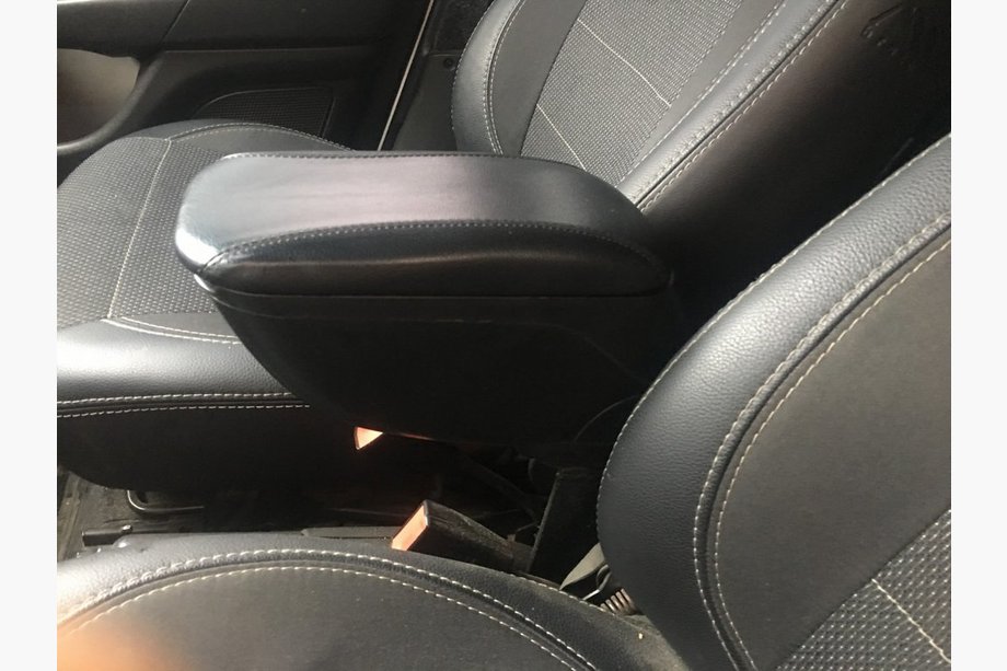 Fiat Doblo I 2005–2010 Loketní opěrka (do lišt sedadel) Image