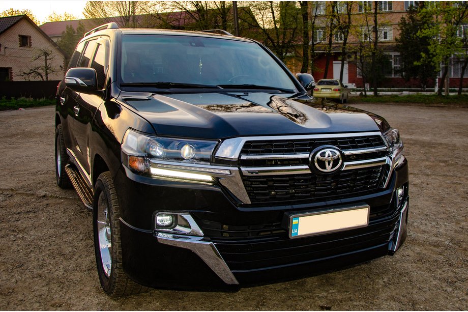 Toyota Land Cruiser 200 2007–2021 Kompletní restylingový body kit (přestavbová sada) z LC200 2008-2015 na 2021 Executive Fotografie 5
