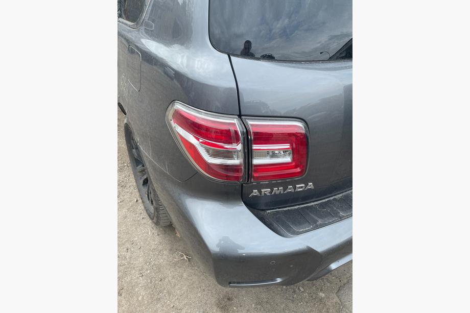Nissan Armada 2016–2024 Zadní LED světla (originál, použité, rok 2019) Image