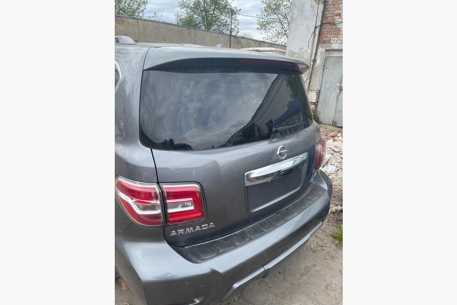 Nissan Patrol Y62 2010–2024 Víko zavazadlového prostoru (originál, rok 2019) Image