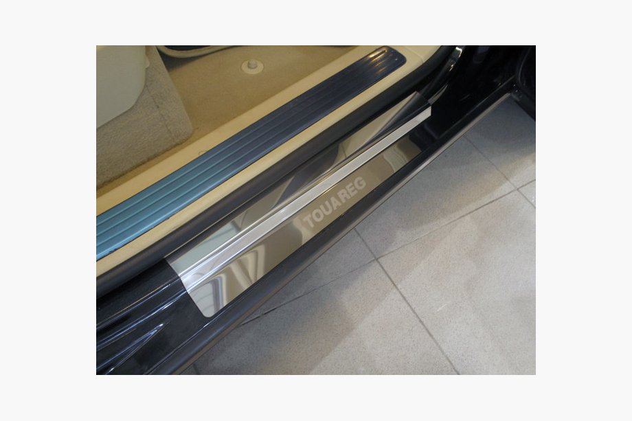 Volkswagen Touareg 2002–2010 Nerezové kryty prahů Nataniko (4 ks) Premium – 3M páska, 0,8 mm Image