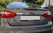 Ford Focus III 2011–2017 Široká lišta nad SPZ (nerez) fotografie 1
